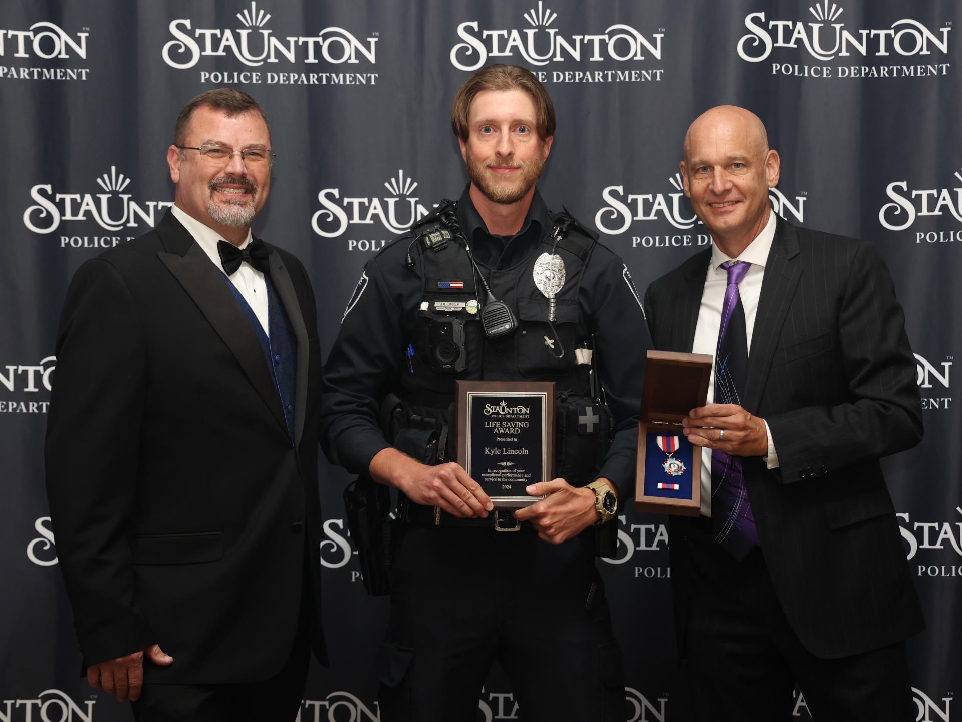 1_Carousel_Lincoln and Chief