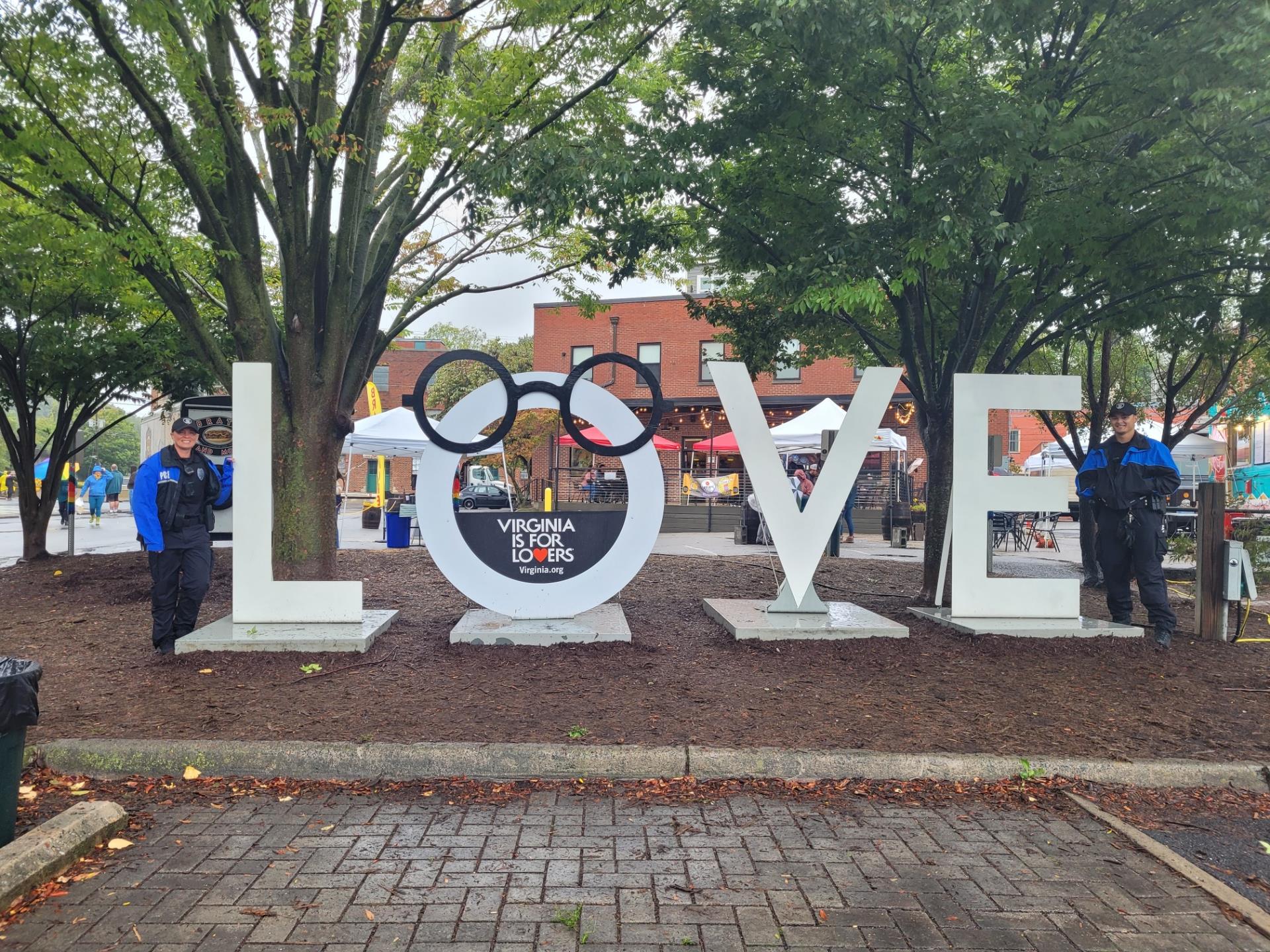 5_LOVE Sign - kier and king